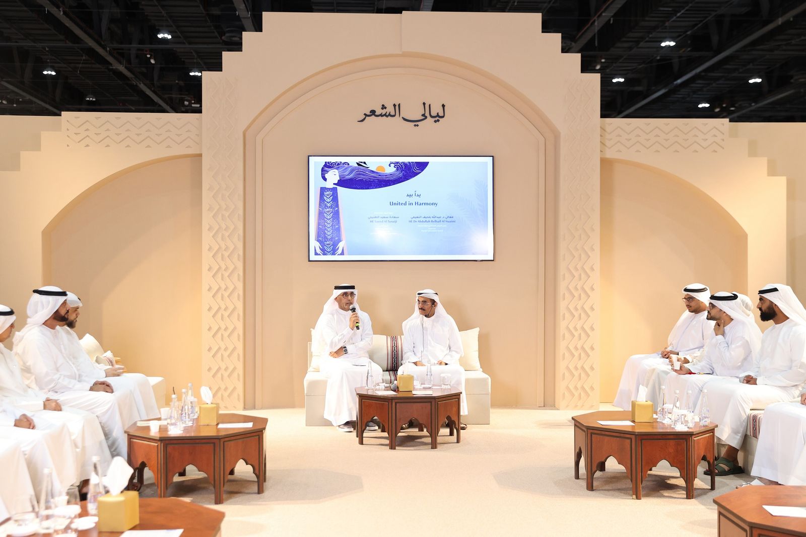 في أبوظبي الدولي للكتاب 2025  عبد الله بلحيف النعيمي ينسج من القصائد وطناً من الضوء